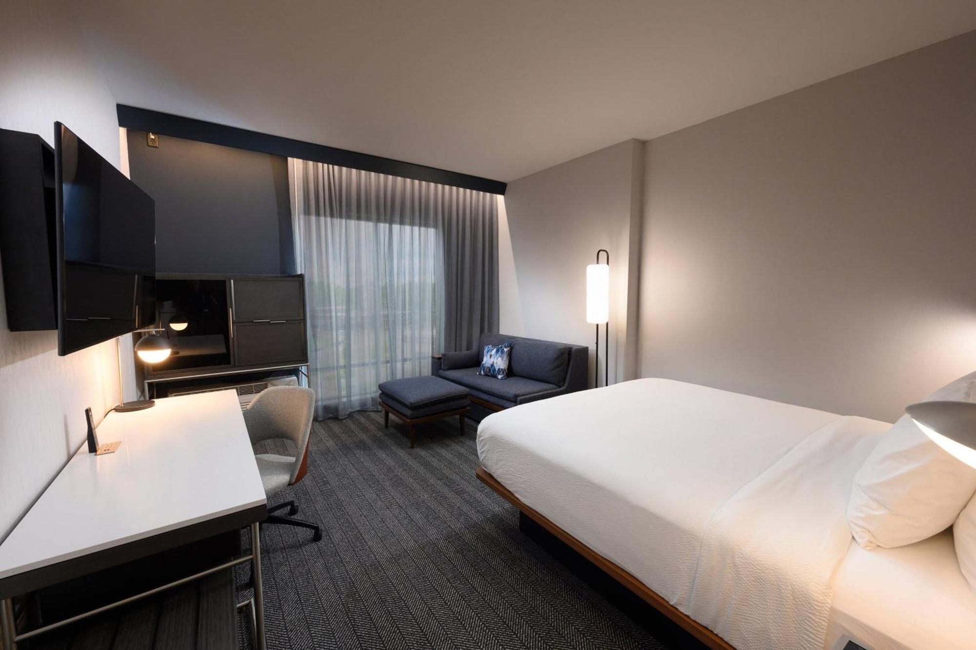 Courtyard By Marriott Charlotte Waverly Exterior photo